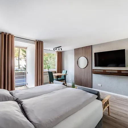 Juri5 In Mit Pool 아파트