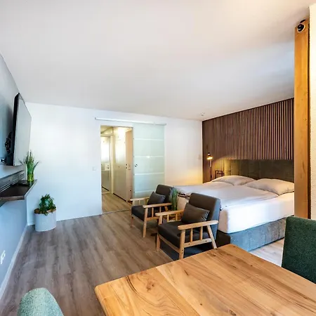 아파트 Juri5 In Mit Pool *