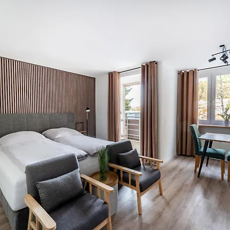 Juri5 In Mit Pool 아파트 *